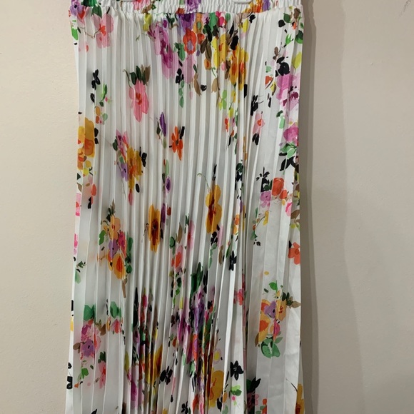 Zara pleated skirt (used once) - Picture 2 of 3